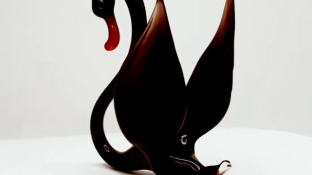 Фигурка Черный Лебедь смотреть онлайн