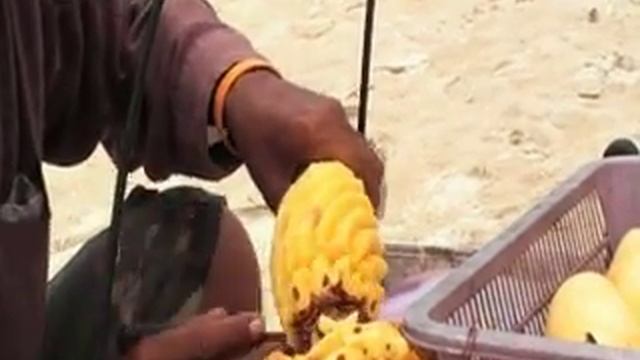 Как правильно чистить ананас смотреть онлайн