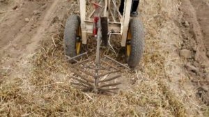 ЛЕГКО И ПРОСТО. Самодельная картофелекопалка для мотоблока