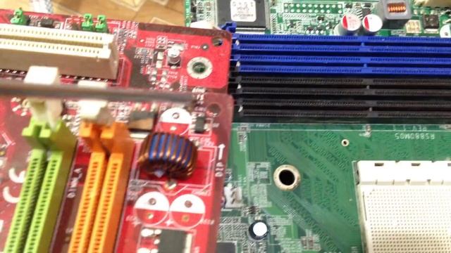 Нашел баул материнских плат на помойке.Что из них можно взять. смотреть онлайн