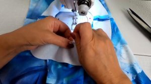 Урок 60. Обработка горловины со складкой поверх обтачки . Сто Шагов Портного.mp4