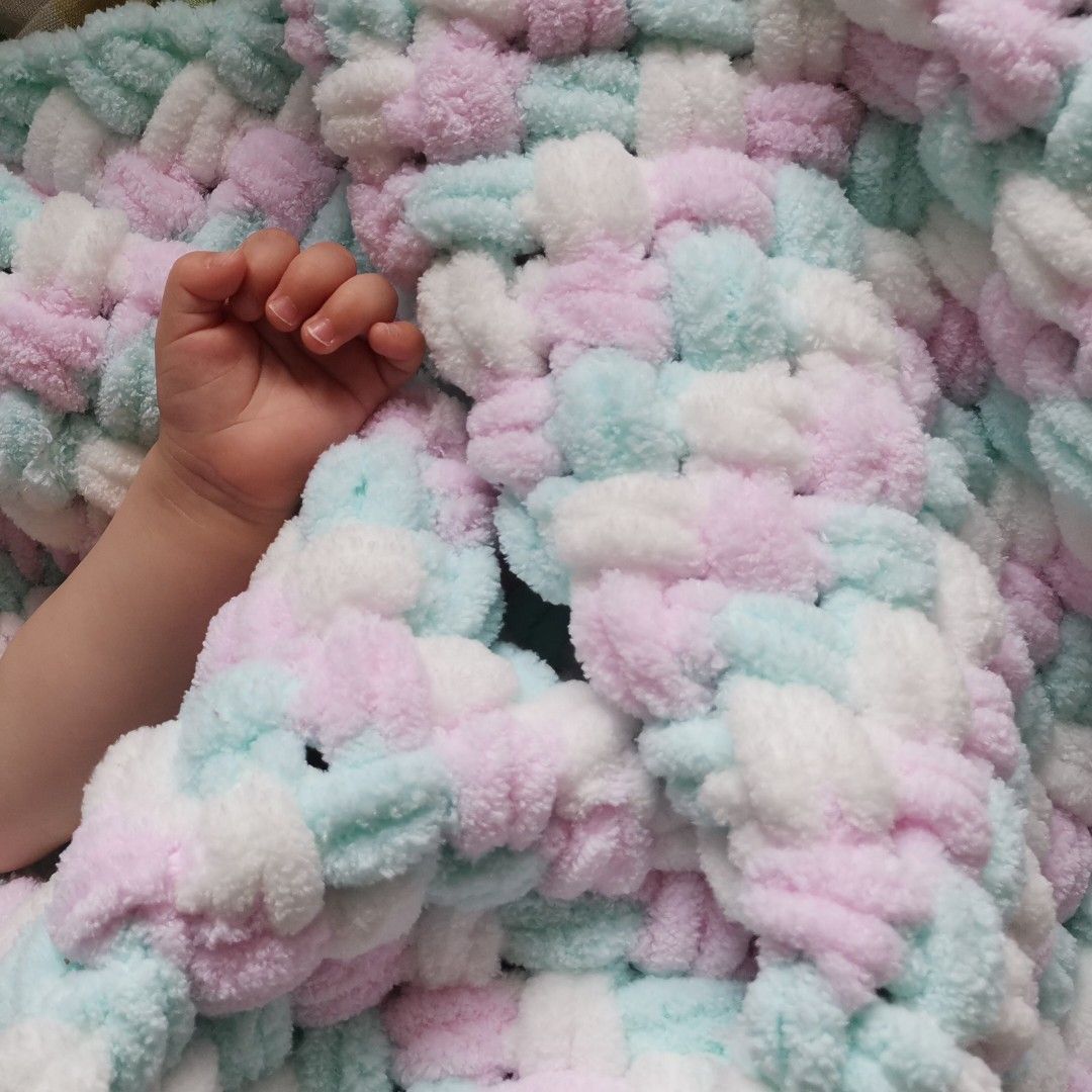 Плед детский из плюшевой пряжи с петельками Ализе Пуффи смотреть онлайн