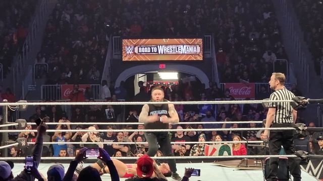 Kevin Owens vs LA Knight (Rock Bottom/People's Elbow) - WWE LIVE EVENT #WWEToronto смотреть онлайн