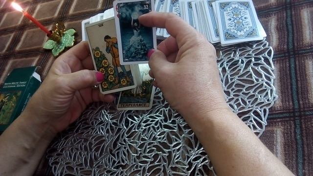 Таро расклад "Любит?Не любит?Чувства мужчины к Вам." смотреть онлайн