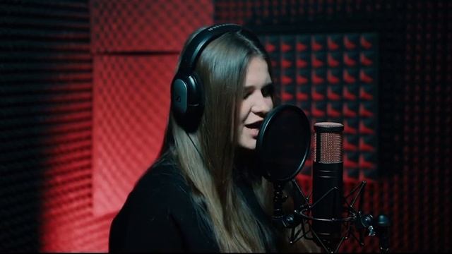 Не вставай на колени - Мария Панюкова cover смотреть онлайн