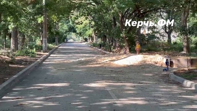 На дороге по Черноморской в Керчи появилась большая песочница
