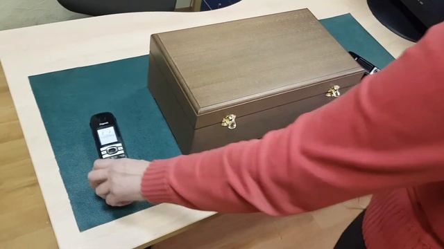 Экранирующий кейс-шкатулка с ячейками под смартфоны. смотреть онлайн