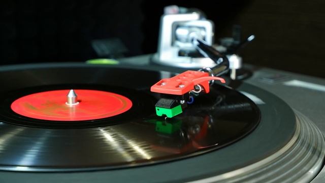 Грампластинка 78 об/мин. М. Александрович — Черноглазая ласточка / Чико-чико. 1956