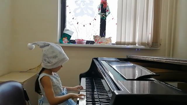 В лесу родилась елочка, исполняет Орехова Анастасия (6 лет). смотреть онлайн