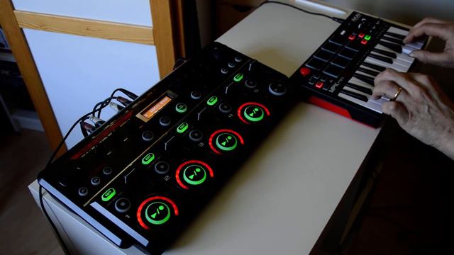 Akai MPK Mini Play Demo Song Playin' Mini 30.5.2019