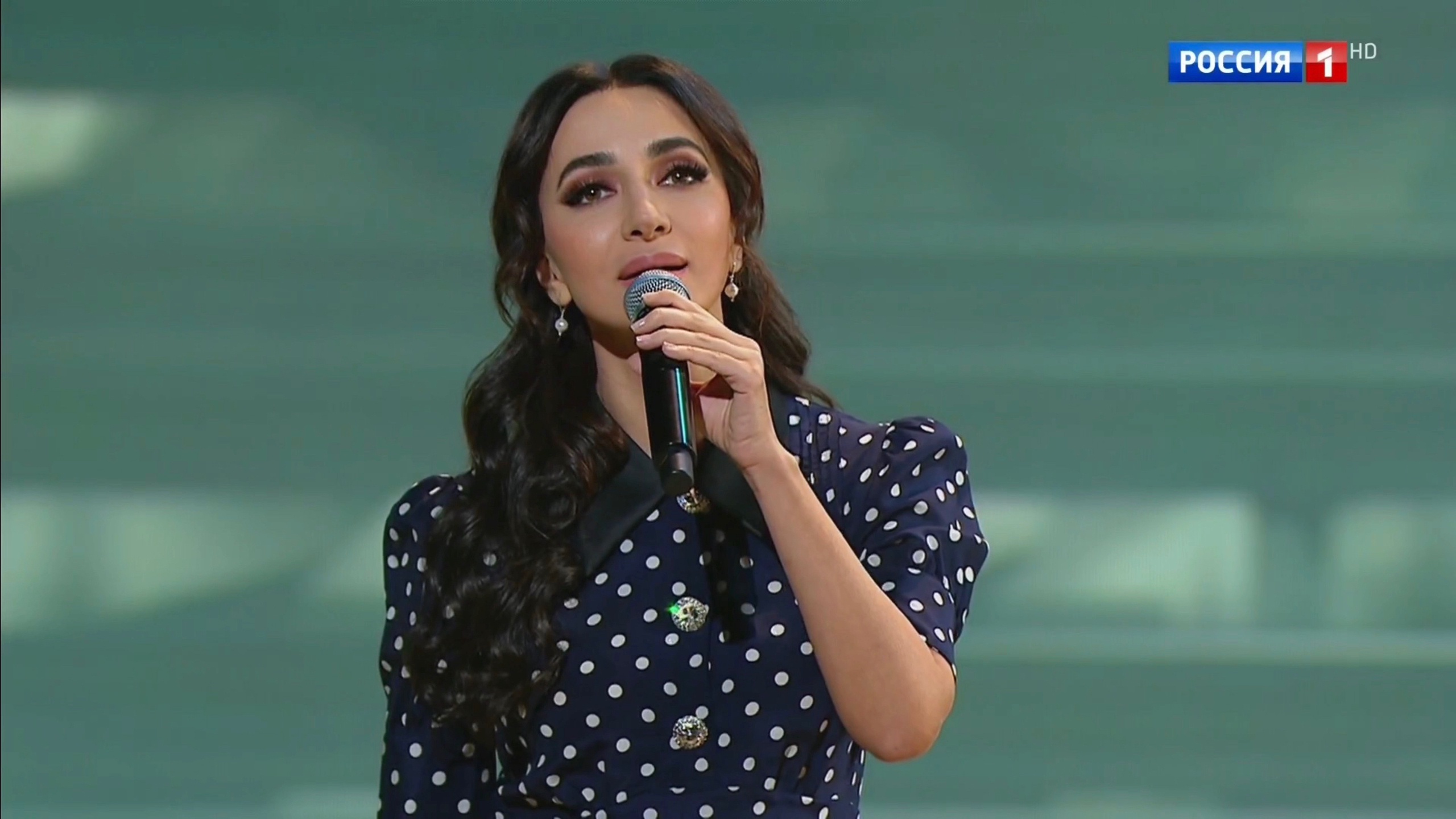 Зара - Огонёк / Zara - Flame (Россия 1 , фестиваль Алина, 2022) смотреть онлайн