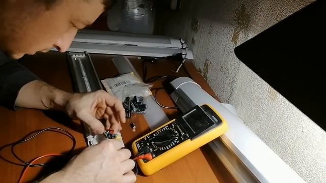 ремонт светодиодной лампы. Замена конденсатора смотреть онлайн