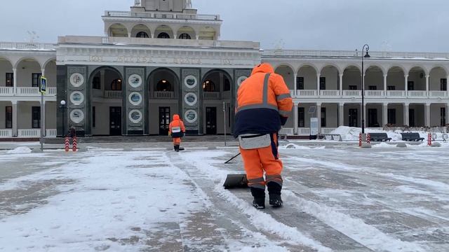 13 03 2021 Уборка снега у северного речного вокзала смотреть онлайн