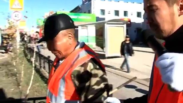 "Кэрдум ини, иhиттим ини..."- о работе дворника. смотреть онлайн