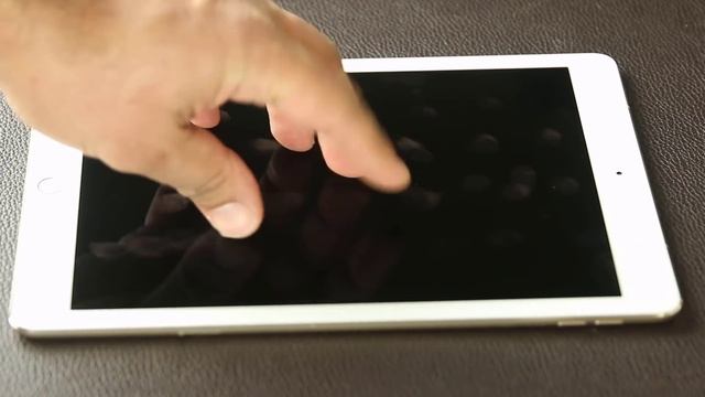 How to Clean Fingerprint & Smudges from iPhone or iPad смотреть онлайн