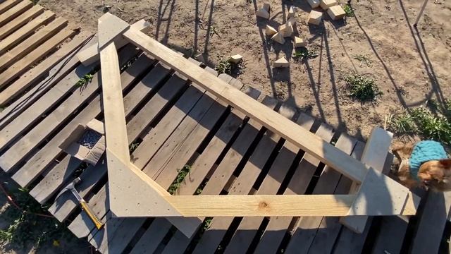 Хозблок своими руками...часть №2...стропильные фермы, обшивка стен и крыши ДСП смотреть онлайн