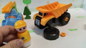 синий трактор и мастер чинят грузовичок.mp4