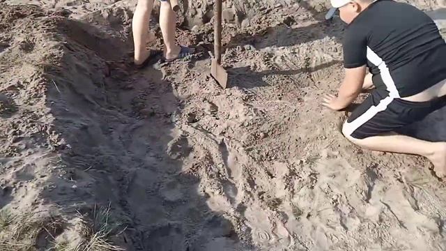Постройка землянки часть 1.. смотреть онлайн