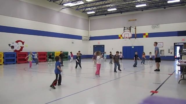 Kindergarten Dance: Cha Cha Slide - Physical Education Class смотреть онлайн