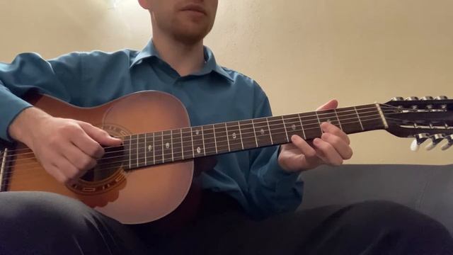 Удобства и сложности игры на семиструнной гитаре.