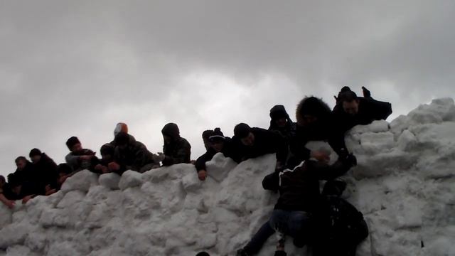 Штурм снежного городка. Масленица в Екатеринбурге 10 марта 2019 года смотреть онлайн