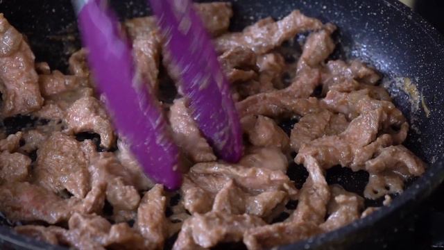 This bulgogi sandwich is every time juicy and delicious! смотреть онлайн