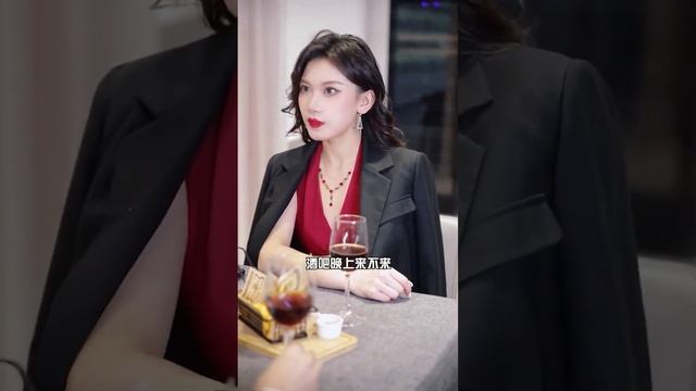 農村女孩頻頻被領導刁難，同事幫她說話竟也遭受牽連，她忍無可忍公開了自己的身份【徐三柒】 смотреть онлайн