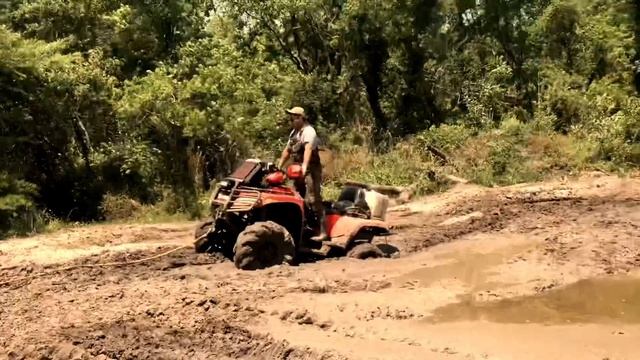 Kawasaki BF 750 vs Stuck Artic Cat 650 смотреть онлайн