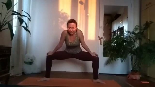 Йога для начинающих. Включаем все тело) смотреть онлайн