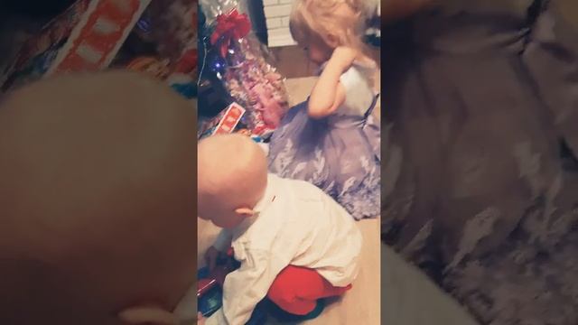 К НАМ ПРИШЕЛ ДЕД МОРОЗ!2020! У ДОЧИ ПОЯВИЛСЯ РЕБОРН ??? смотреть онлайн