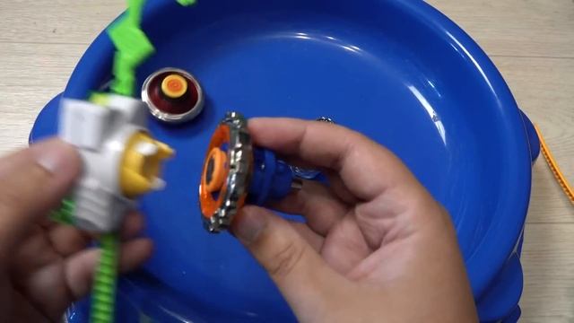 Да это жестко! ЧЕМОДАН ИНФИНИТИ НАДО Битва Гигантов СПЛИТ Beyblade Infinity Nado смотреть онлайн