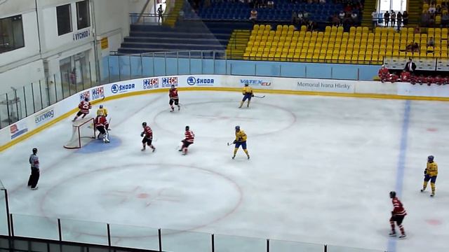 goaltender Eriksson injury (SWE 18 - CAN 18 4:3) смотреть онлайн