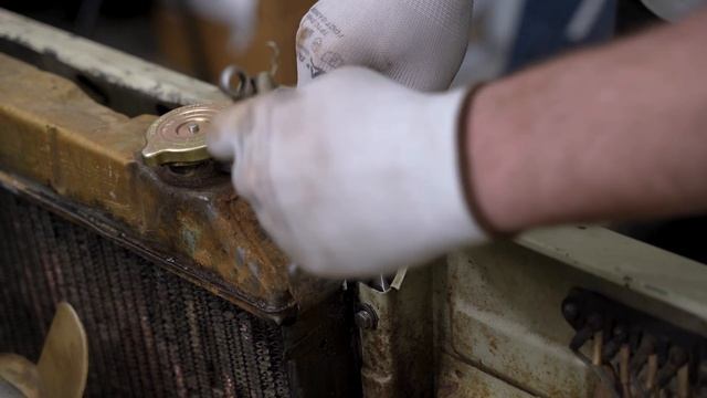 РЕСТАВРАЦИЯ МОСКВИЧ 412. РАЗОБРАЛИ ПОЛМАШИНЫ И СНЯЛИ МОТОР. смотреть онлайн