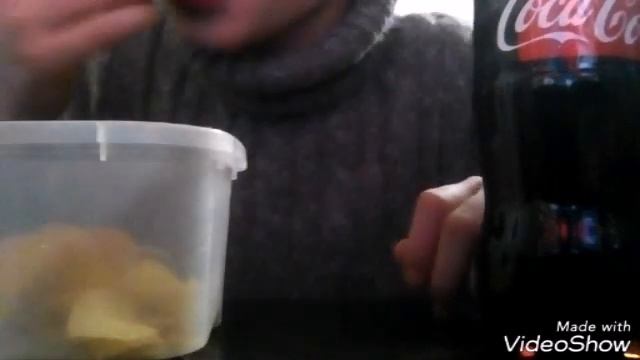 челлендж ем пачку чипсов за 5 минут смотреть онлайн