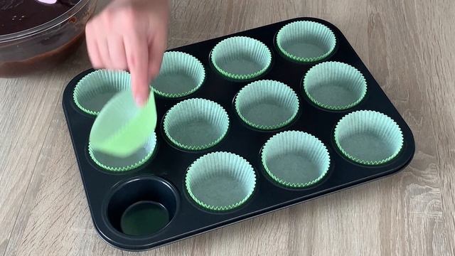 Mikser istifadə etmədən çox yumşaq Nutellalı muffin resepti - Muffin Recipe - Маффины с Нутеллой смотреть онлайн