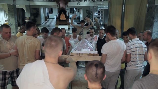 Installation of Sri Radha-Madhava. Start. Инсталляция Шри Шри Радха-Мадхавы в Киеве. Украина. Начал смотреть онлайн