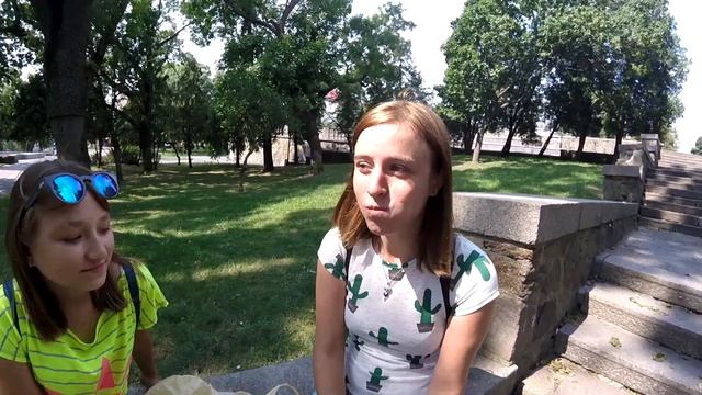 На что готовы девушки за деньги. Едят сырую картошку за 50 рублей смотреть онлайн