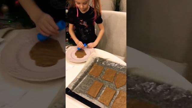 Печём пряничный домик смотреть онлайн