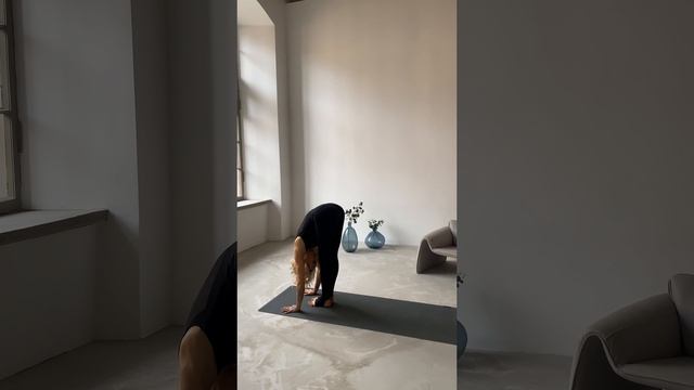 Серый каучуковый коврик для йоги Yoga Light Grey 2mm от Арт Йогаматик смотреть онлайн