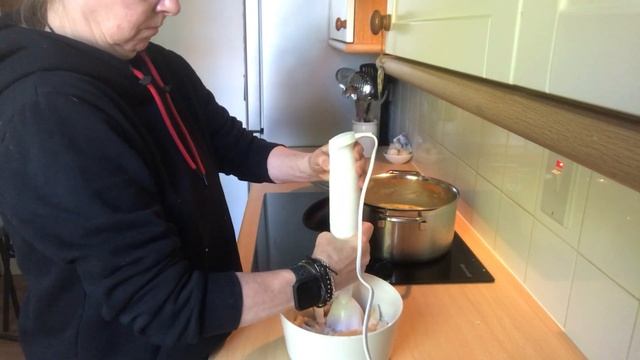 How to: Make your own Breadcrumbs using a Hand Blender and no messing about with ovens смотреть онлайн
