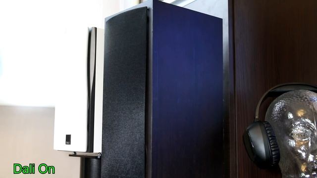 Dali bookshelf speakers vs Pioneer floorstanding sound bass test смотреть онлайн