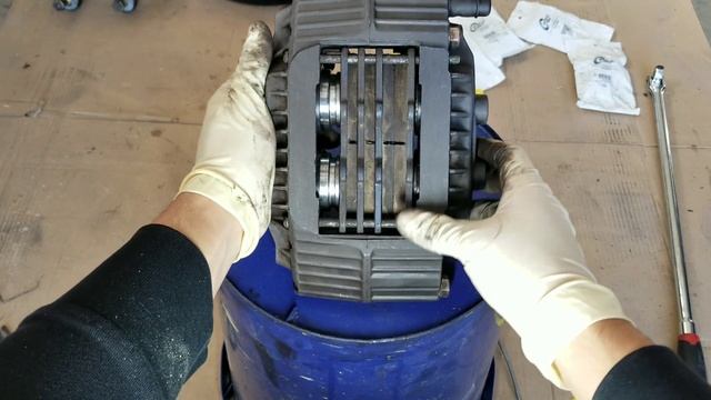 Four Piston Caliper Rebuild! Nissan 300zx Complete Brake Caliper Rebuild! смотреть онлайн