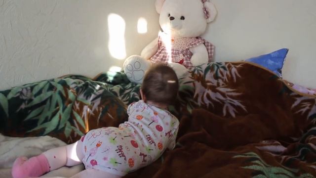 VLOG Угадай кто. Пасхальная посылка. Яйца-неваляшки для Алисы смотреть онлайн