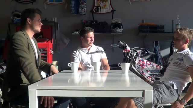 Söndagar med Robin och Pierre - S02E02- Simon Gustafsson смотреть онлайн