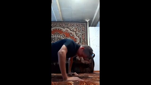 Отжимания с другом. По приколу смотреть онлайн