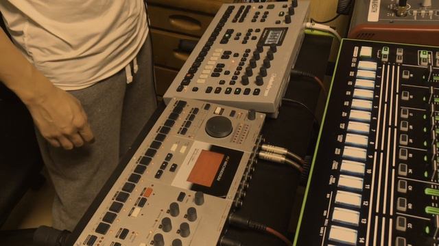 Red Wing Dub Techno Session #10 Analog four MK2 and MachineDrum 【Hard Ware Only】 смотреть онлайн