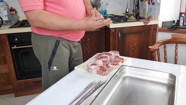 "НАЛЕТАЙ НАРОД..." 3 самых вкусных шашлыка из БАРАНИНЫ смотреть онлайн