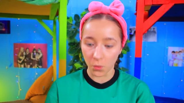 Как стать вампиром, покемоном, Уэнсдей и Инид! Из ботанши в популярную! смотреть онлайн