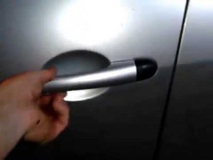 Nissan Primera P12. Устраняем бряканье наружных  дверных ручек.