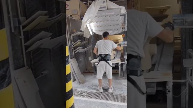 Производство подвесных унитазов.Робот-глазуровщик#cersanit #производство #санфарфор #подвеснойунита смотреть онлайн